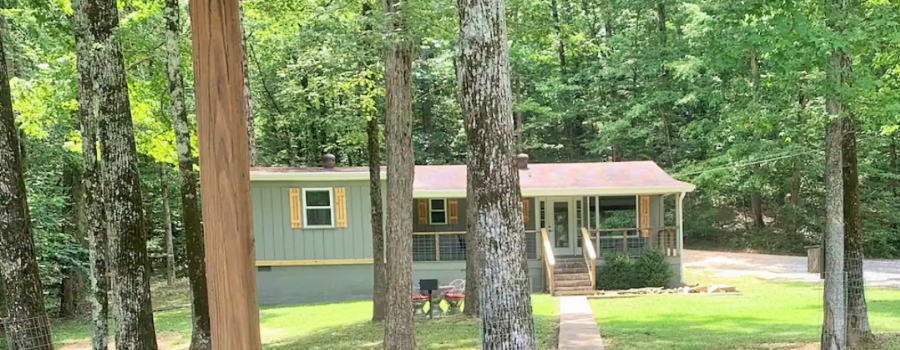 Smith’s Hideaway Lakefront Cabin